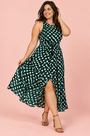 Robe longue verte à pois avec col montant et détails drapés | Porté sur une autre silhouette | Lounelle Paris