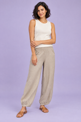 Pantalon beige court à jambes larges