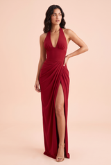 Robe longue rouge à décolleté plongeant