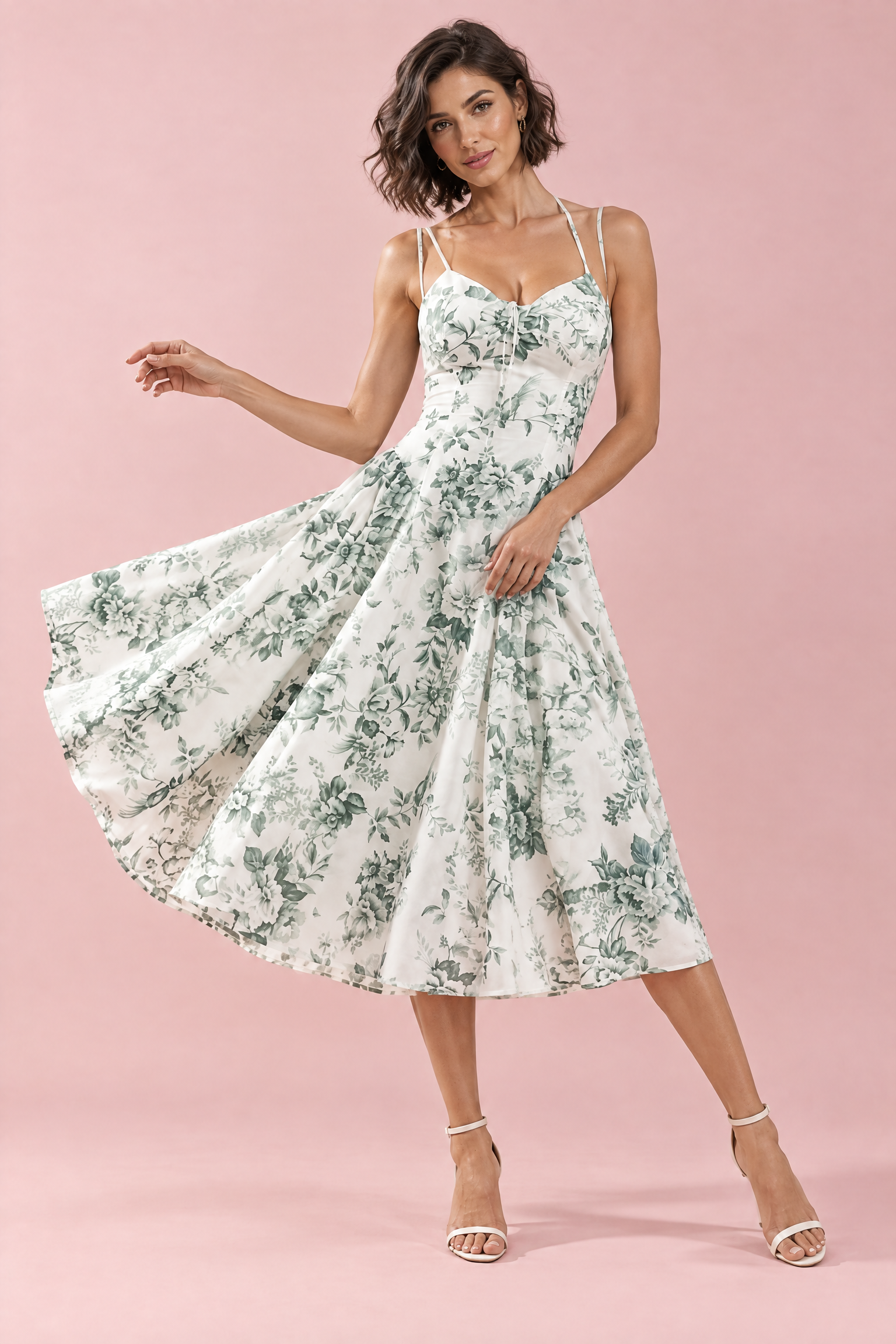 Robe midi blanche à imprimé floral, décolleté cœur et fronces | Vue en mouvement | Lounelle Paris