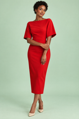 Robe midi rouge ajustée à encolure bateau et manches courtes