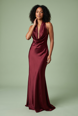 Robe longue sirène bordeaux dos nu à col bénitier