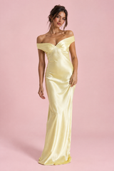 Robe longue satinée jaune clair moulante à épaules dénudées et fronces