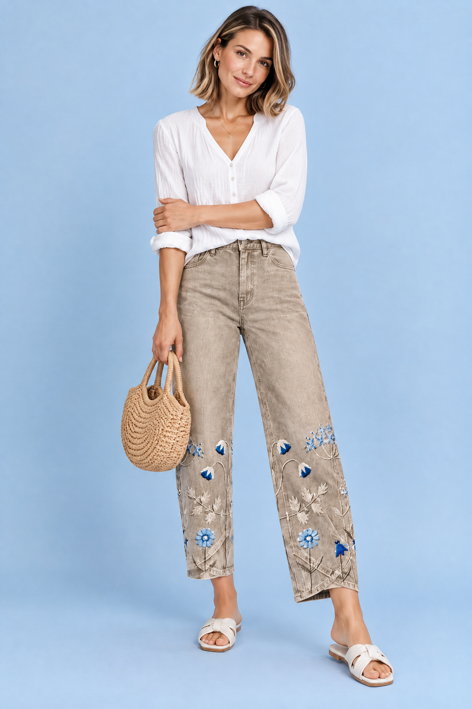Pantalon beige à imprimé floral et ourlet fendu | Vue de dos | Lounelle Paris