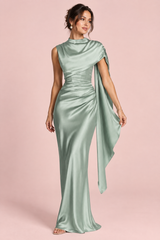 Robe longue en satin vert sauge à col bénitier