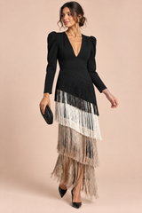 Robe noire à franges et col V