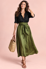 Ensemble chemise et jupe longue vert olive à taille nouée