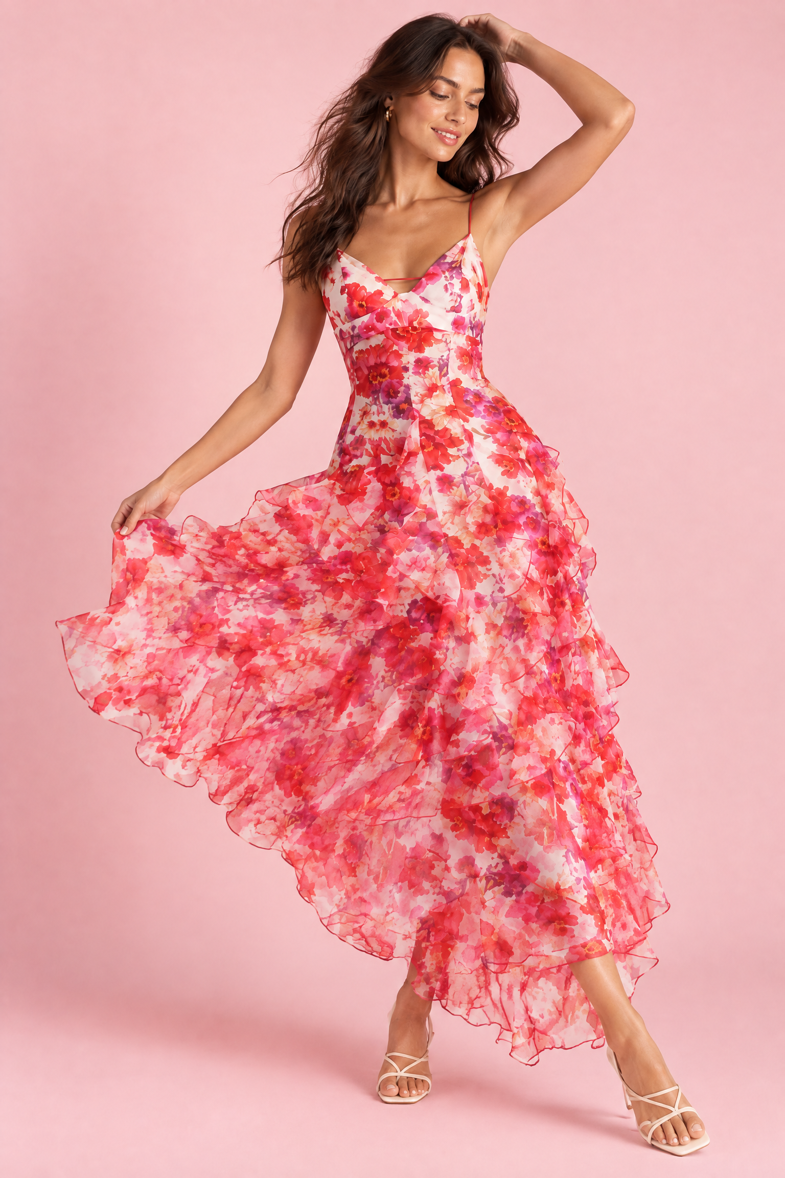 Robe longue rouge asymétrique à manches cape et imprimé lys | Vue en mouvement | Lounelle Paris