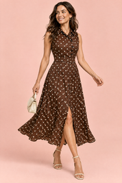 Robe midi marron foncé à pois et dos nu | Vue en mouvement | Lounelle Paris