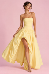 Robe longue jaune froncée sans bretelles