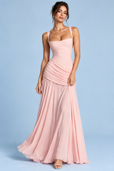 Robe longue rose froncée à encolure carrée et coupe évasée