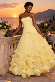 Robe longue bustier plissée jaune | Deuxième photo lifestyle | Lounelle Paris