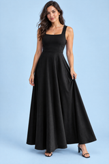 Robe midi noire à encolure cœur