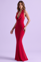 Robe longue rouge dos nu à col bénitier, coupe sirène