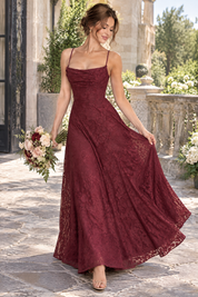 Robe longue fleurie bordeaux à col bénitier | Photo lifestyle | Lounelle Paris
