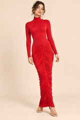 Robe longue rouge froncée à manches longues