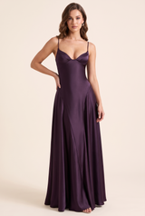 Robe longue satinée violet foncé à col V