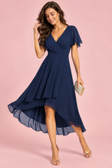 Robe bleu marine à manches volantées et ourlet asymétrique