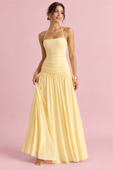 Robe longue jaune clair à encolure carrée et fronces