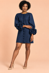 Robe droite bleu marine à manches bouffantes et poignets à volants