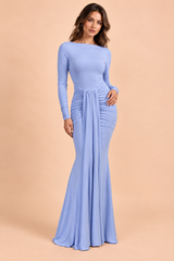 Robe longue bleue à encolure bateau et fronces