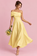 Robe asymétrique jaune à épaules dénudées