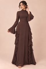 Robe longue marron à volants et manches cloche