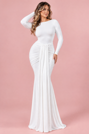 Robe longue blanche à encolure bateau et fronces | Porté sur une autre silhouette | Lounelle Paris