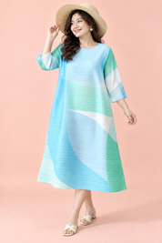 Robe midi trapèze plissée bleue | Porté sur une silhouette plus ronde | Lounelle Paris