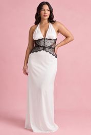 Robe longue blanche à encolure américaine et empiècement en dentelle | Porté sur une autre silhouette | Lounelle Paris