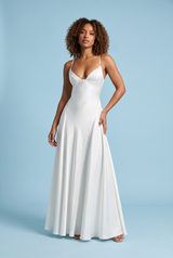 Robe longue satinée blanche à col V
