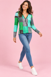 Haut vert zippé à imprimé patchwork | Vue en mouvement | Lounelle Paris