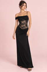 Robe longue noire à empiècements en dentelle