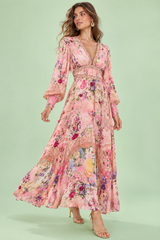 Robe longue rose à col V et manches bouffantes