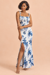 Robe longue bleue fleurie à col carré