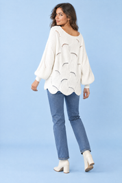 Pull blanc oversize ajouré à col bateau | Vue de dos | Lounelle Paris