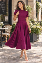Robe midi violette à col montant et manches bouffantes | Photo lifestyle | Lounelle Paris