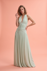Robe longue vert clair à décolleté plongeant et fronces