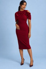 Robe midi moulante Berry avec cape drapée — Rouge foncé
