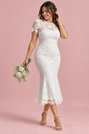 Robe midi blanche en dentelle à manches courtes | Porté sur une autre silhouette | Lounelle Paris