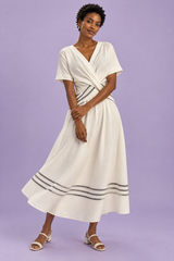 Robe portefeuille écrue à col V