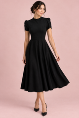 Robe midi noire évasée à col rond et manches bouffantes