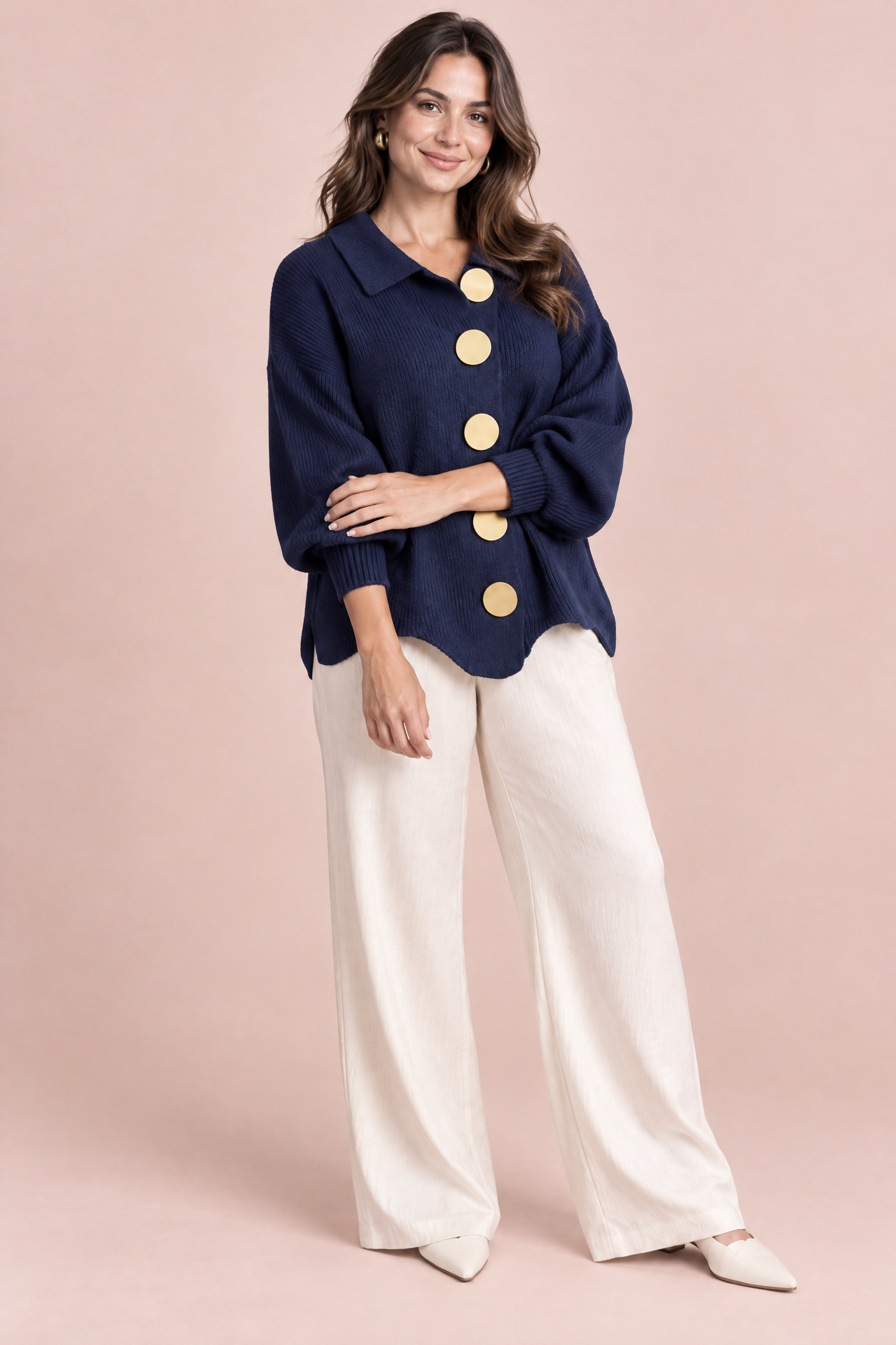 Cardigan oversize bleu marine à col | Porté sur une autre silhouette | Lounelle Paris