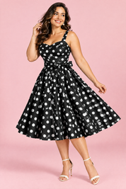 Robe midi noire à pois et encolure carrée | Porté sur une autre silhouette | Lounelle Paris