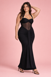 Robe longue noire froncée à encolure dos nu | Porté sur une silhouette plus ronde | Lounelle Paris