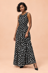 Robe longue noire à pois avec col montant et détails drapés