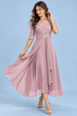 Robe en mousseline à corsage brodé rose poudré