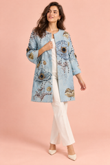 Manteau midi bleu clair à motifs floraux et perles