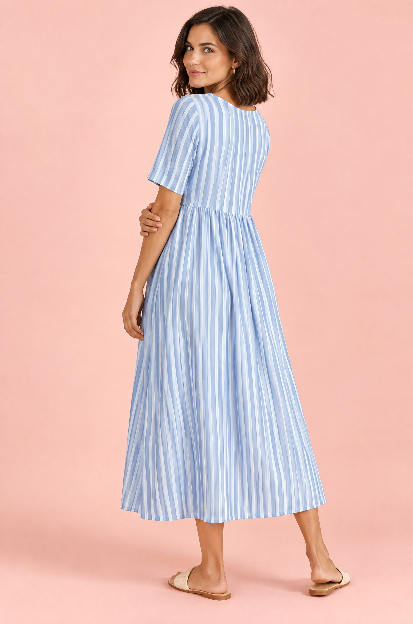 Robe midi trapèze à motif floral bleu clair | Vue de dos | Lounelle Paris