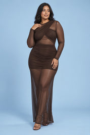 Robe longue moulante marron à fronces | Porté sur une silhouette plus ronde | Lounelle Paris
